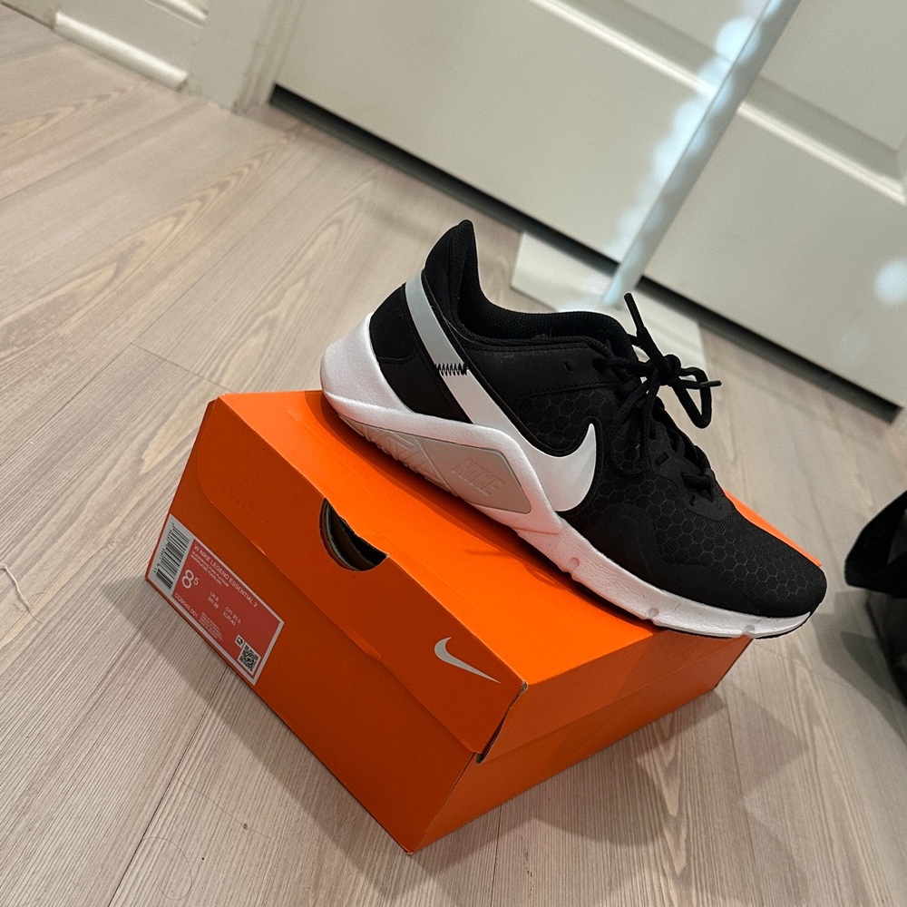 Nike legend essentials 2 Womens 8 1/2 Black and White Athletic Shoes